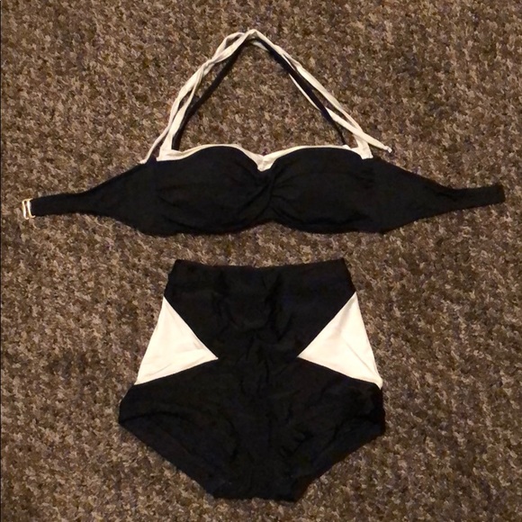 Bikini - Picture 1 of 4